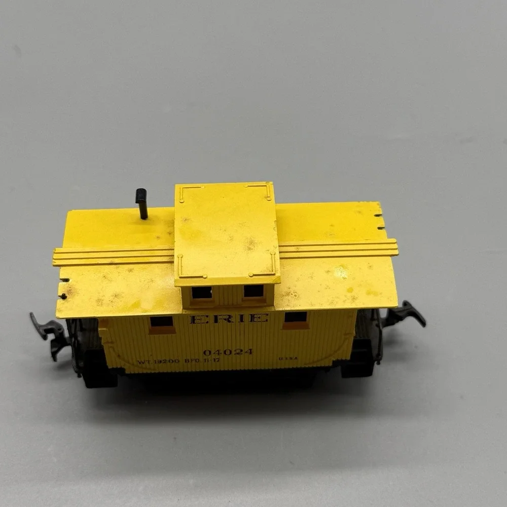 Rivarossi HO Scale Erie Railroad 04024 Yellow Caboose #1118 Vintage Train Car